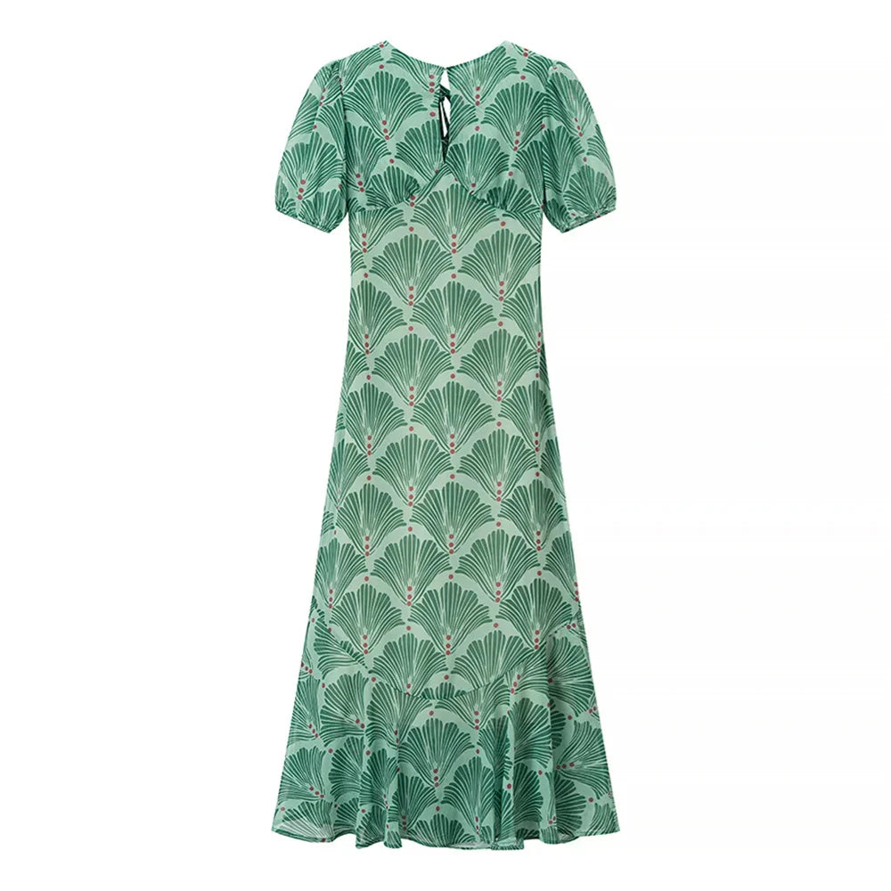 Backless Maxi Dress – Chic Hollowed-Out Design for Spring & Summer — close-up