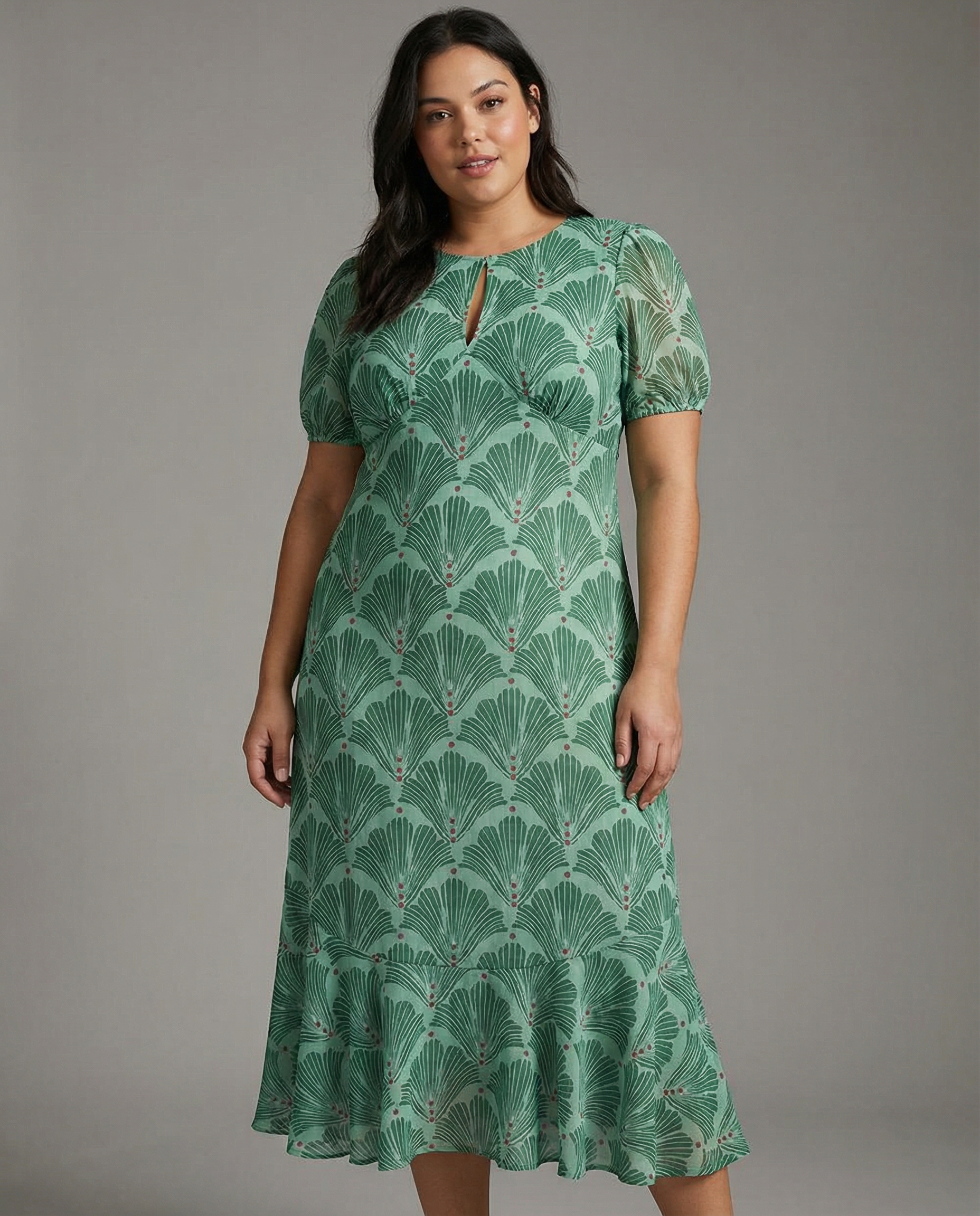 Backless Maxi Dress – Chic Hollowed-Out Design for Spring & Summer — detail view