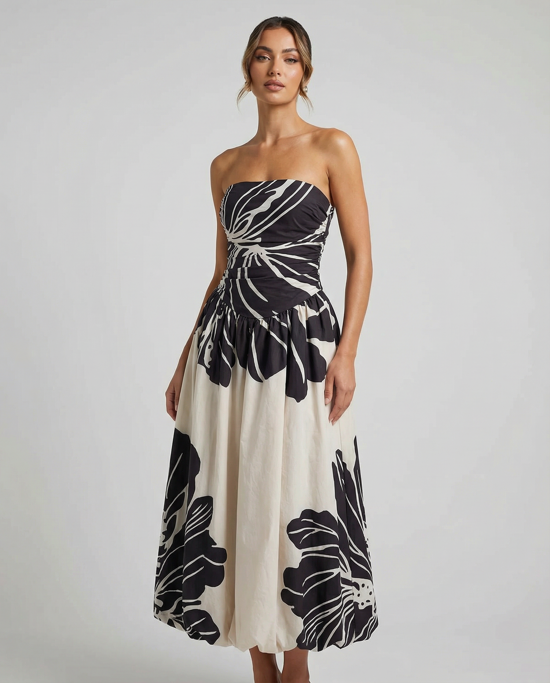 Bohemian Beach Dress – Elegant Strapless Summer Look for Wedding Guests — detail view