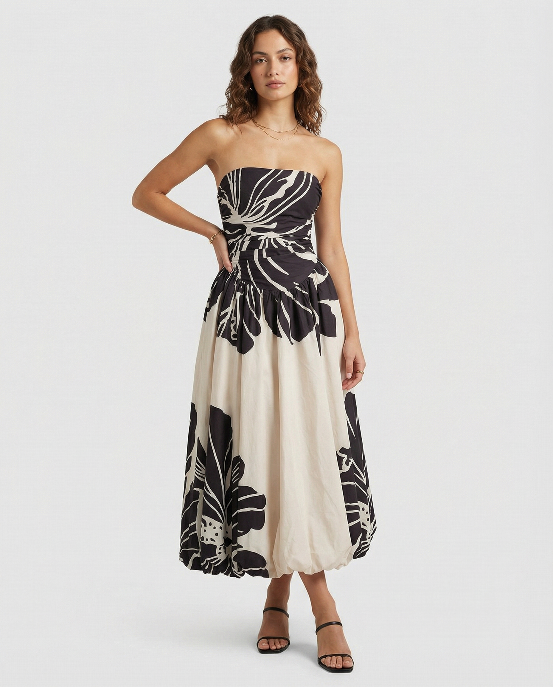 Bohemian Beach Dress – Elegant Strapless Summer Look for Wedding Guests — side view
