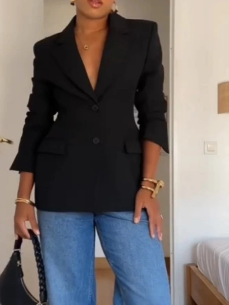 Chic Blazer Jacket – Elegant Notched Collar for All-Season Versatility — model wearing
