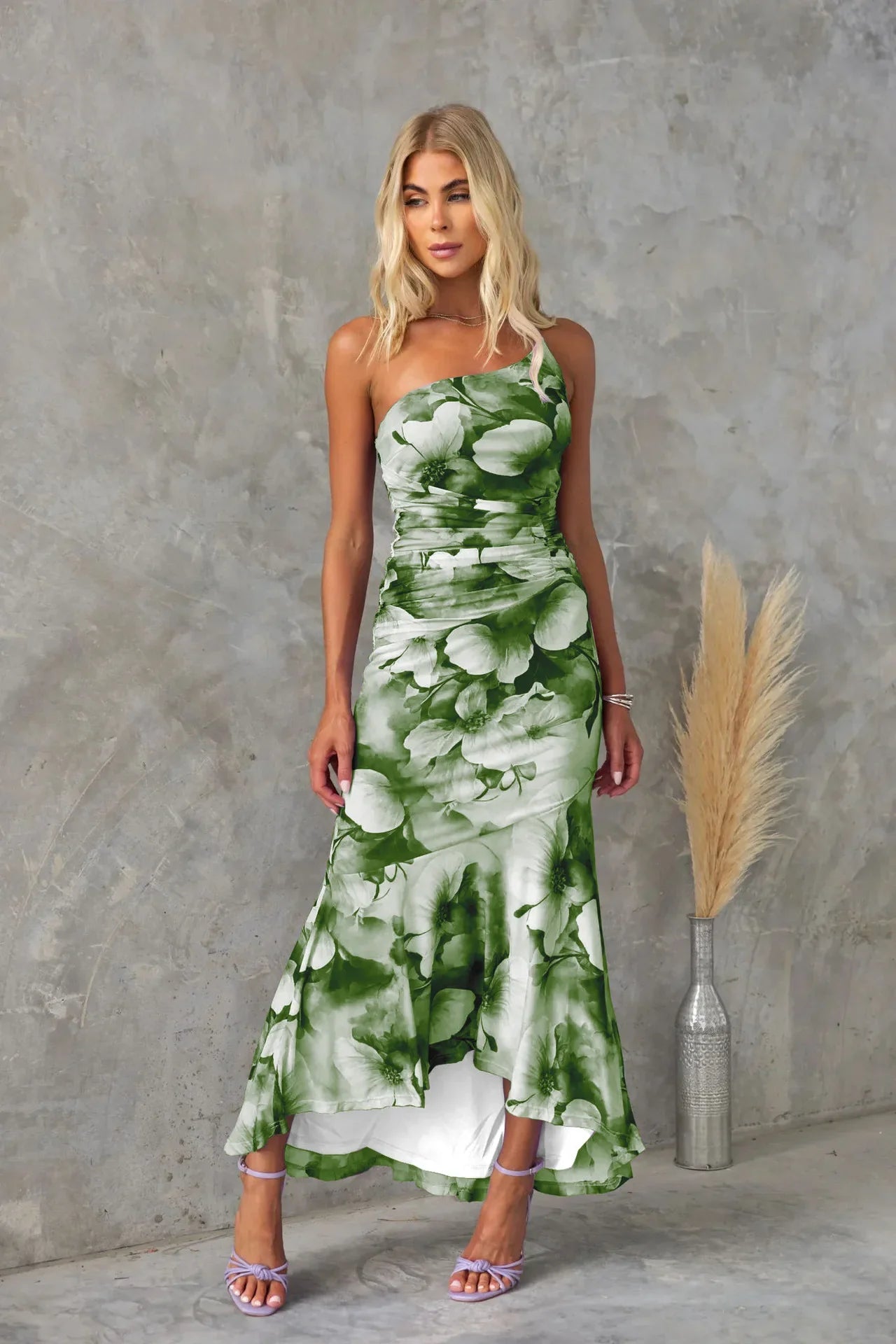 Cinched Waist Short Sleeve Floral Midi Dress for Summer — fit overview