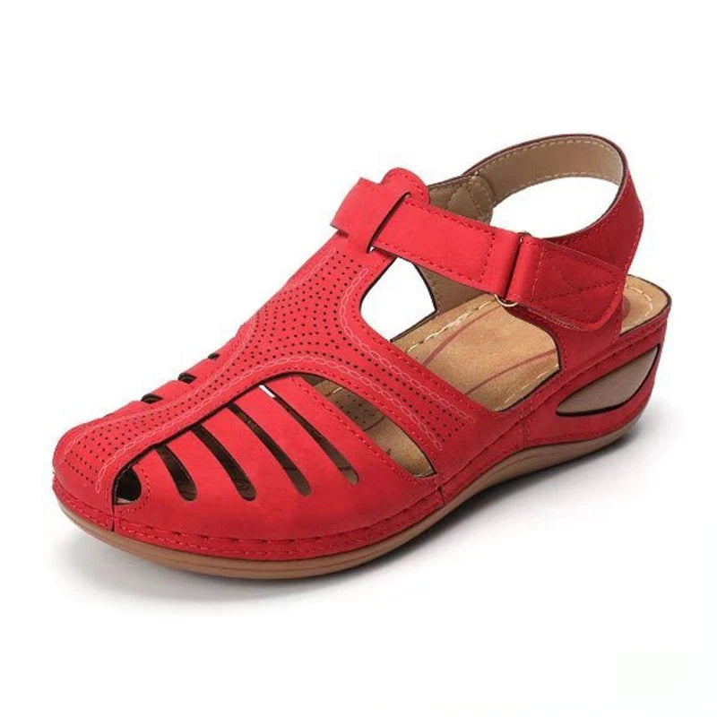 Comfort Sandals – Orthopedic Support for Casual Outings — model wearing