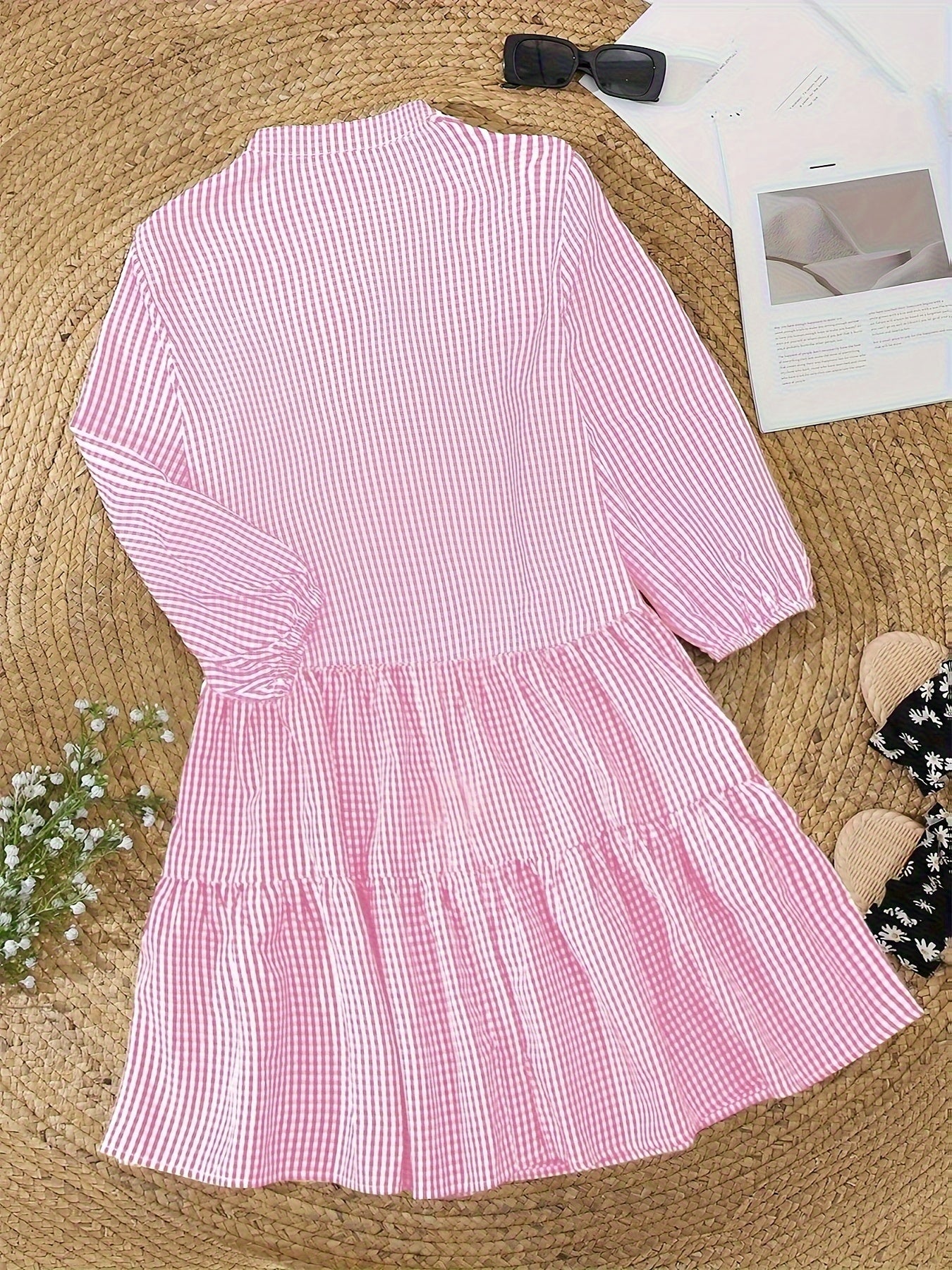 Crew Neck Sleeveless Striped Midi Dress for Casual Days — close-up