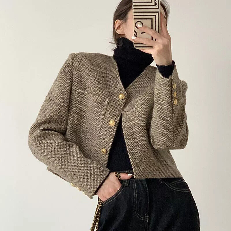 Cropped Tweed Blazer with Gold-Tone Buttons – Tailored Boxy Fit