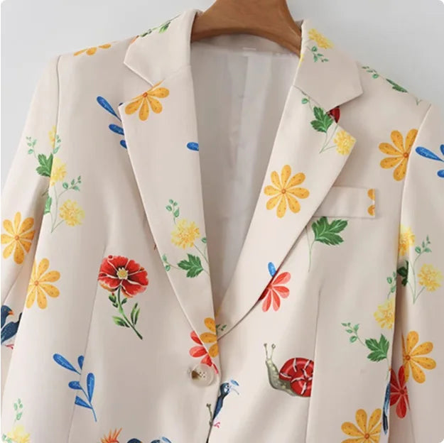 Floral Blazer – Casual Elegance for Spring & Autumn — model wearing