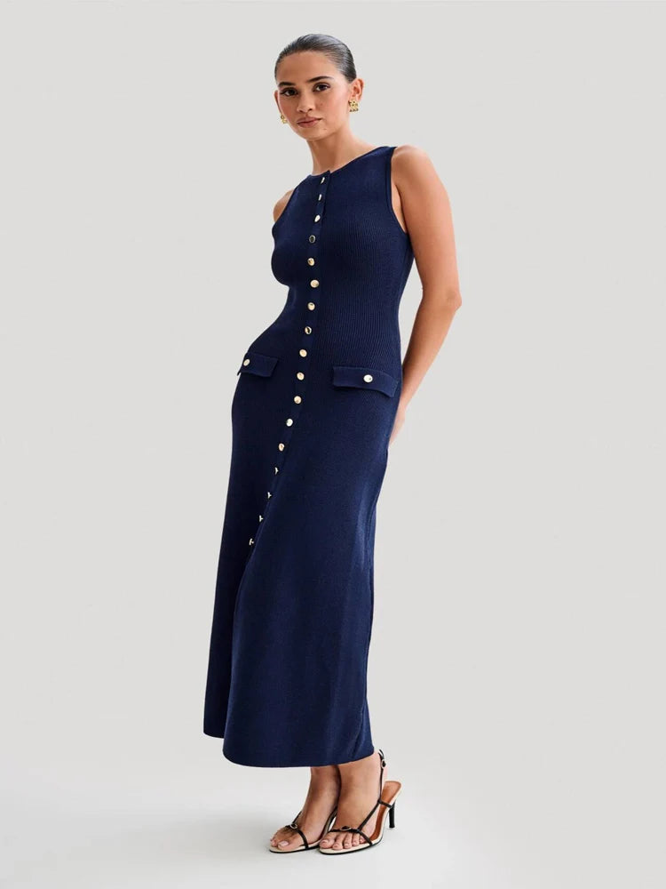 Knitted Maxi Dress – Elegant Sleeveless Bodycon Summer Outfit — close-up