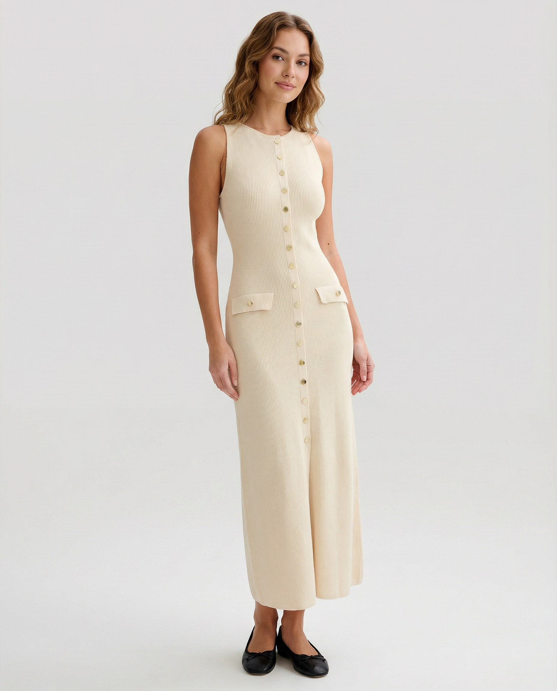 Knitted Maxi Dress – Elegant Sleeveless Bodycon Summer Outfit — side view