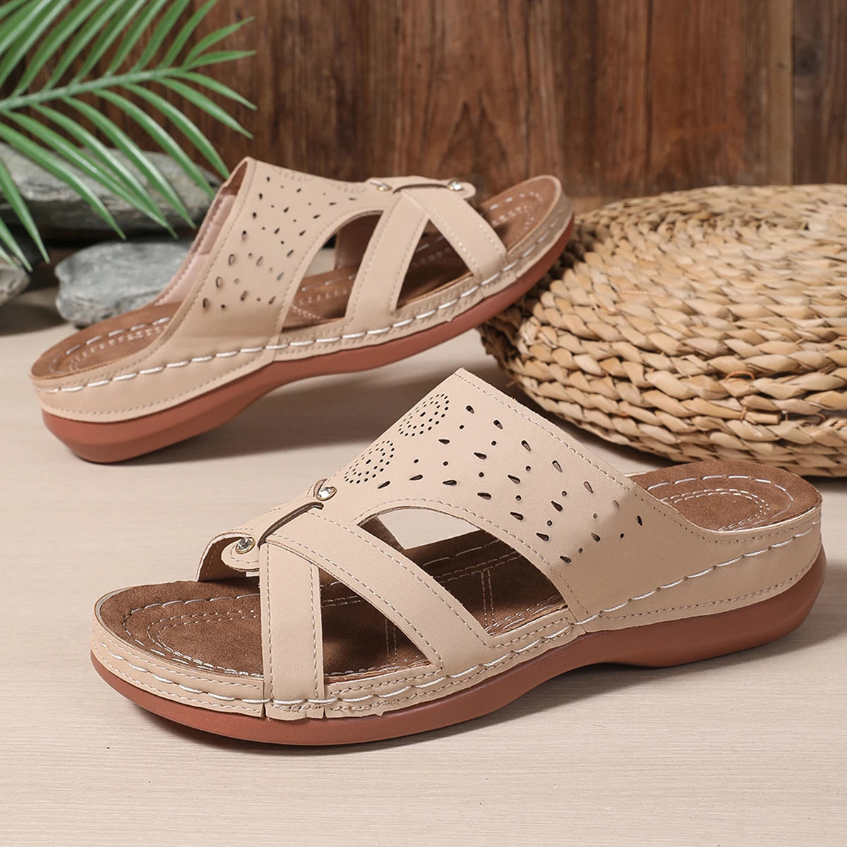 Ladies' Retro Wedge Sandals – Comfortable Orthopedic Design for Everyday Wear — detail view