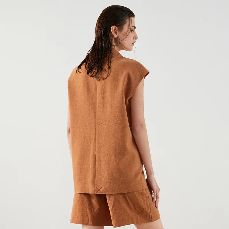 Linen-Cotton Women's Blazer – Tailored Lightweight Suit for Versatile Summer Styling — model wearing