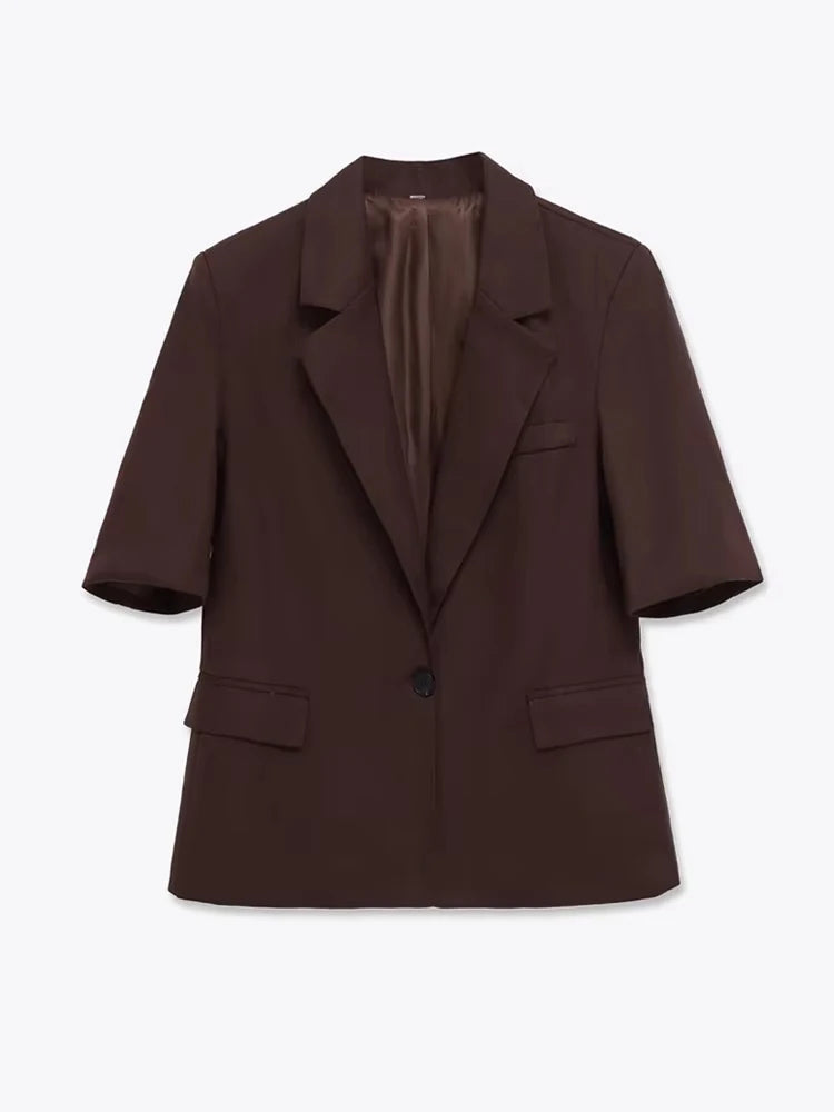 Modern Professional Blazer – Stylish Short Sleeve Design for Versatile Office Wear — model wearing