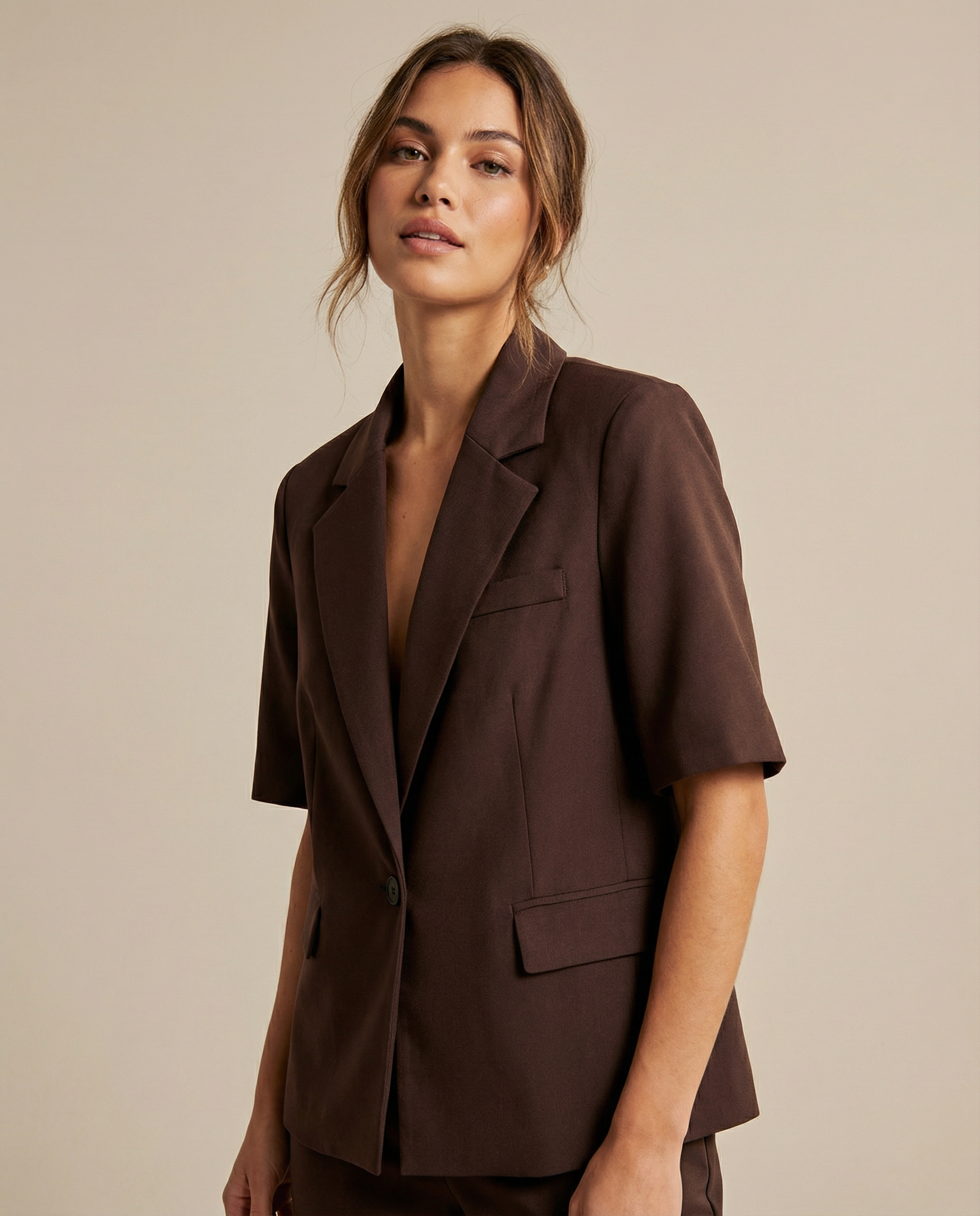 Modern Professional Blazer – Stylish Short Sleeve Design for Versatile Office Wear