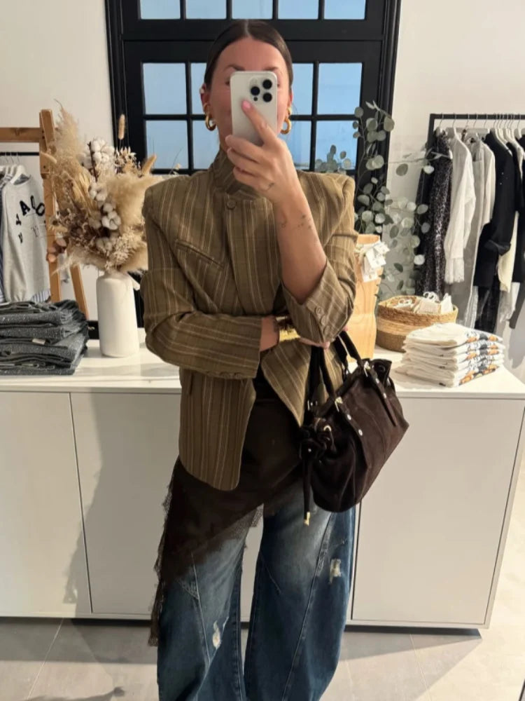 Modern Woman Oversized Blazer – Comfortable Loose Fit with Pockets for Effortless Style — side view