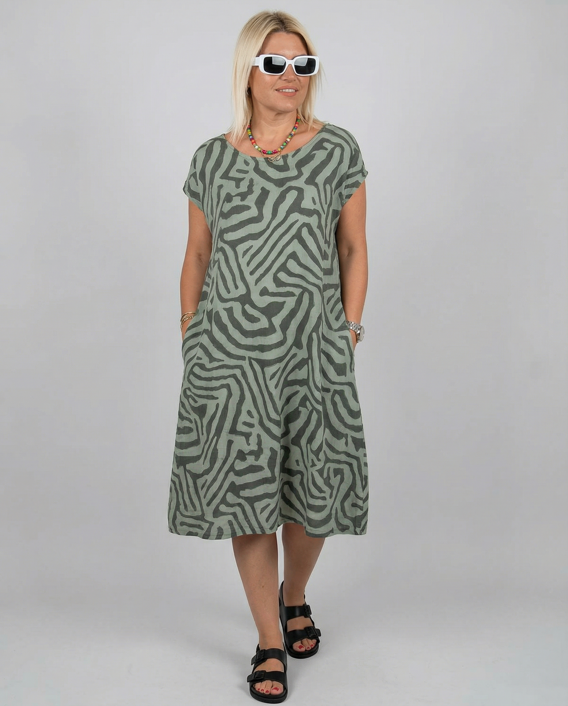 Plus Size Dress – Elegant Short Sleeve Mini Robe for Versatile Occasions — detail view
