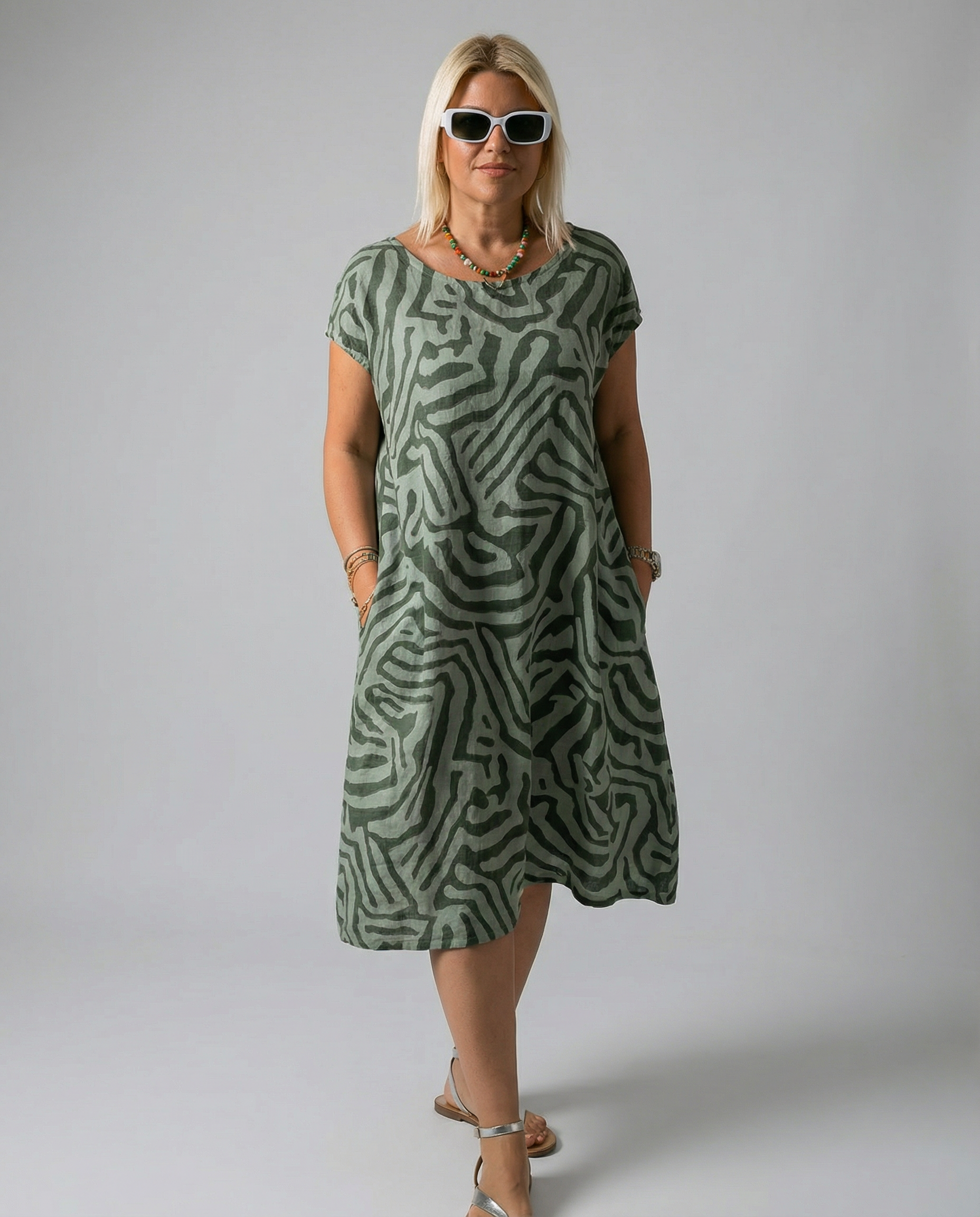 Plus Size Dress – Elegant Short Sleeve Mini Robe for Versatile Occasions