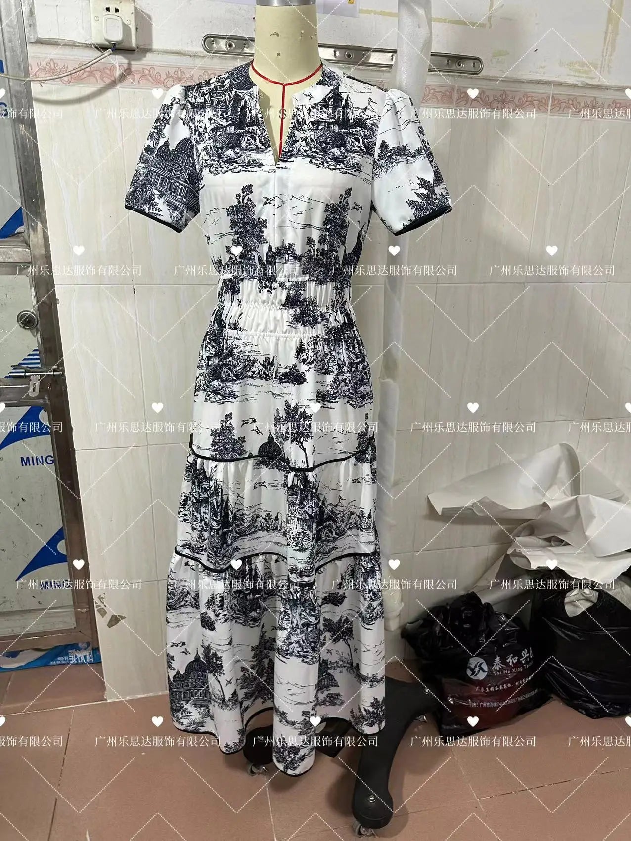 Summer Print Maxi Dress – Relaxed Fit V-Neck A-Line for Casual Outings — model wearing
