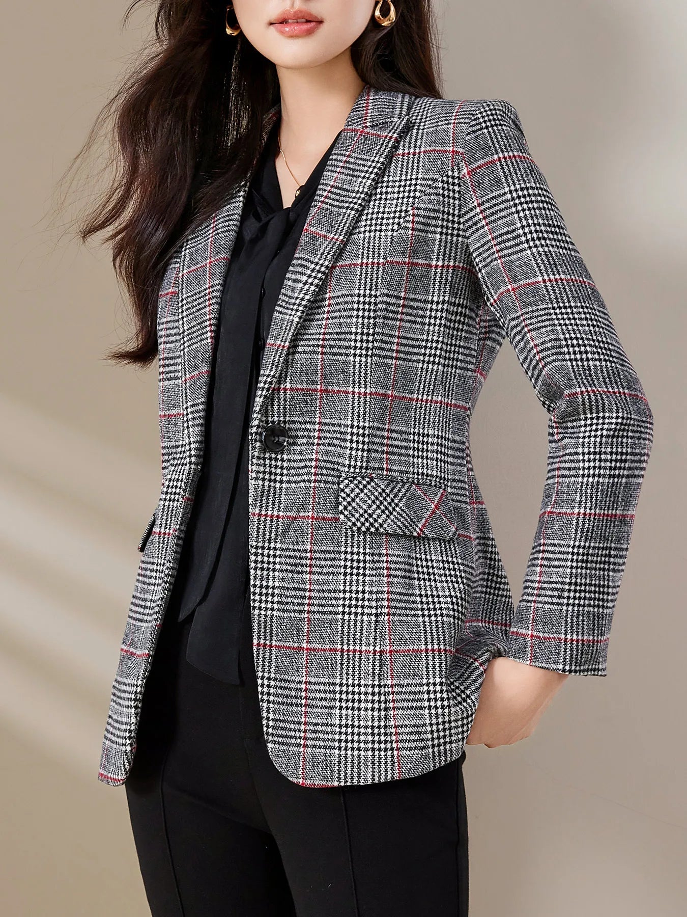 Tartan Blazer – Stylish Slim-Fit Design for Professional Settings — close-up
