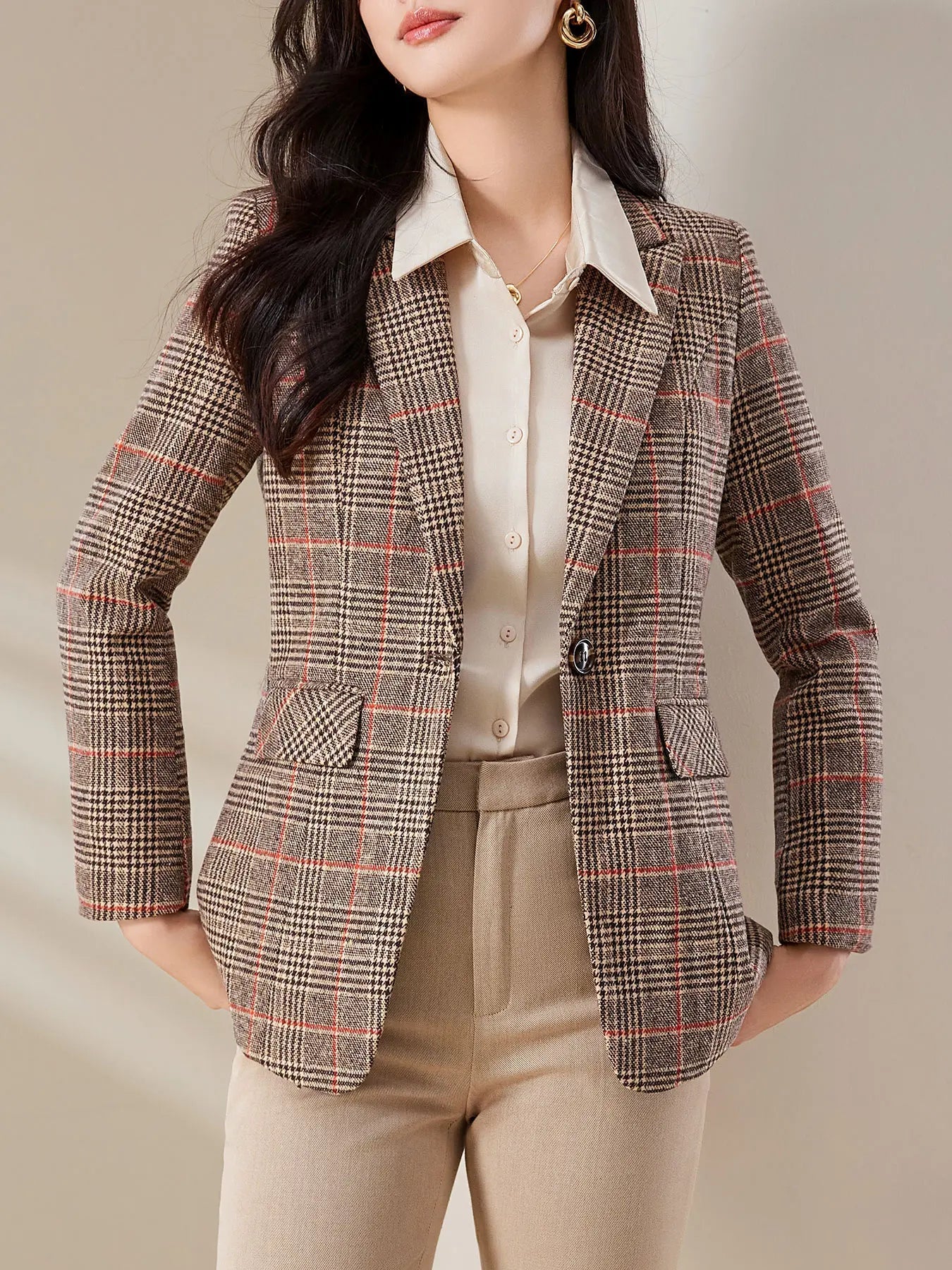 Tartan Blazer – Stylish Slim-Fit Design for Professional Settings — detail view