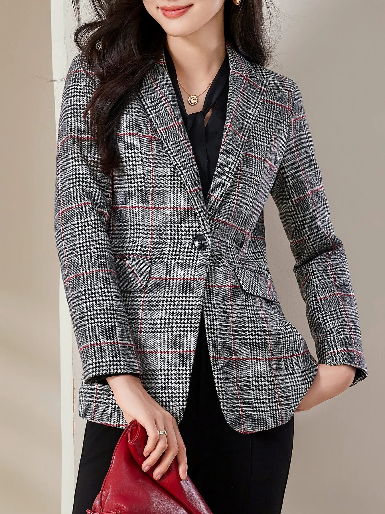 Tartan Blazer – Stylish Slim-Fit Design for Professional Settings — model wearing