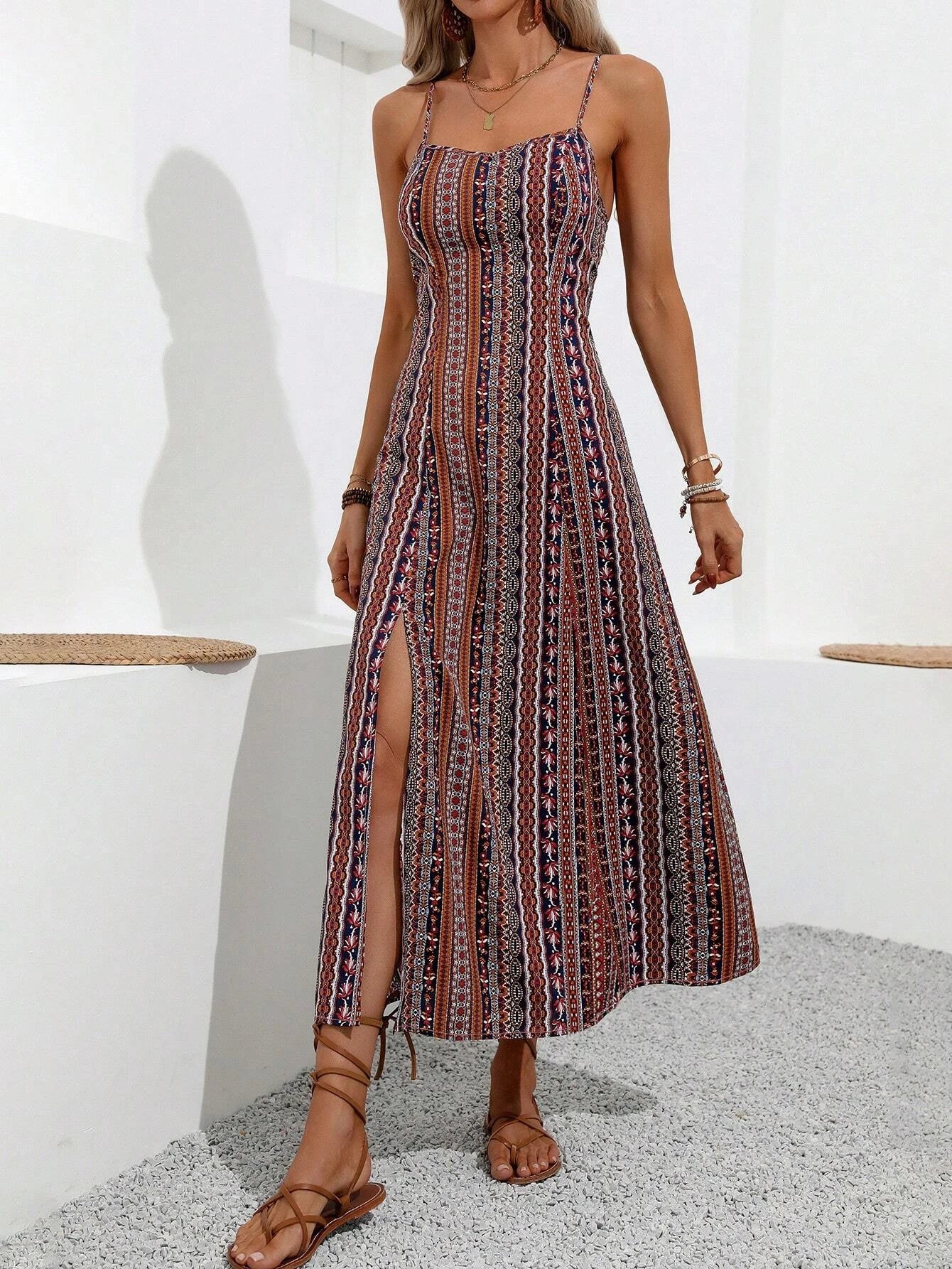 Vacation Printed Dress – Chic Slim-Fit Design for Comfortable Summer Outings — detail view