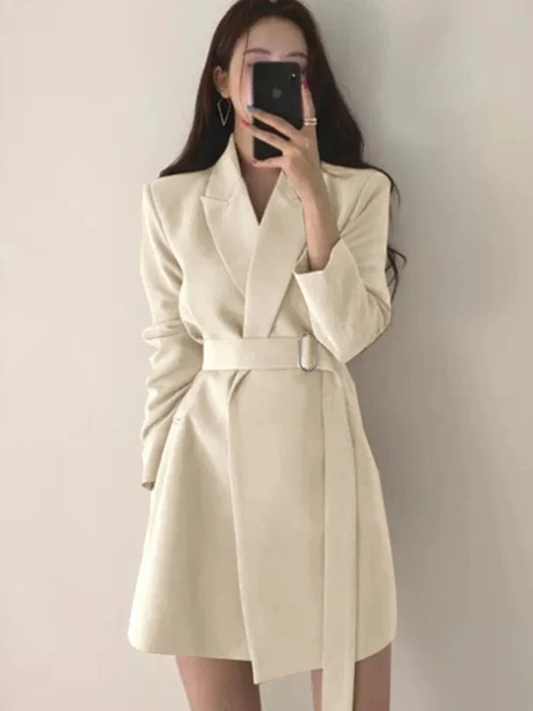 Versatile Casual Blazer – Tailored Fit White Jacket for Elegant Styling — close-up